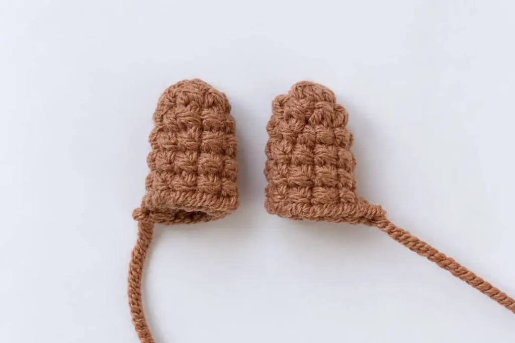 Kuhhörner häkeln für die Handytasche mit Kuhmotiv häkeln